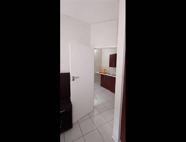 2 BEDROOM PROPERTY TO RENT IN KEMPTON PARK CENTRAL